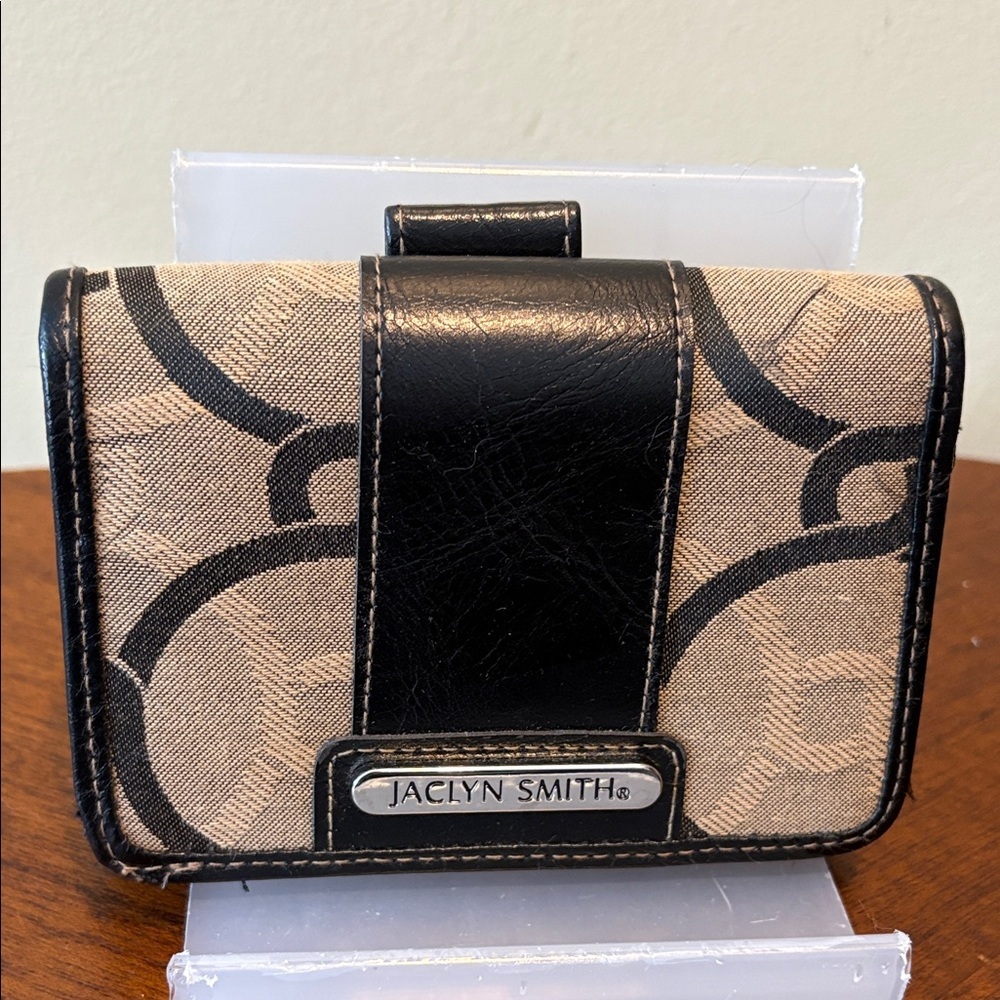 Jaclyn Smith Black/Tan Patterned canvas Small Wallet /black vegan leather trim